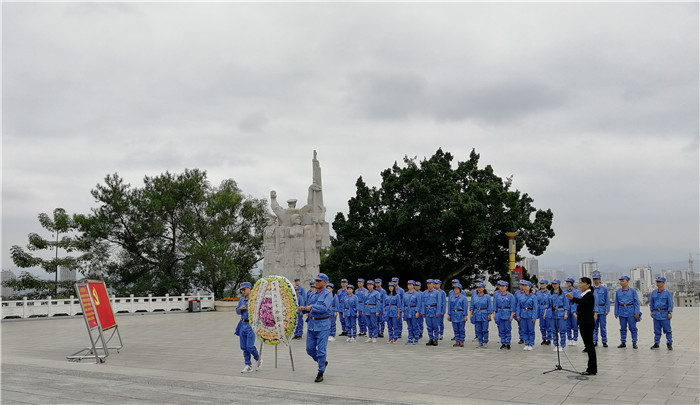 向百色起义烈士纪念碑祭献花圈_副本 向百色起义烈士纪念碑祭献花圈_副本