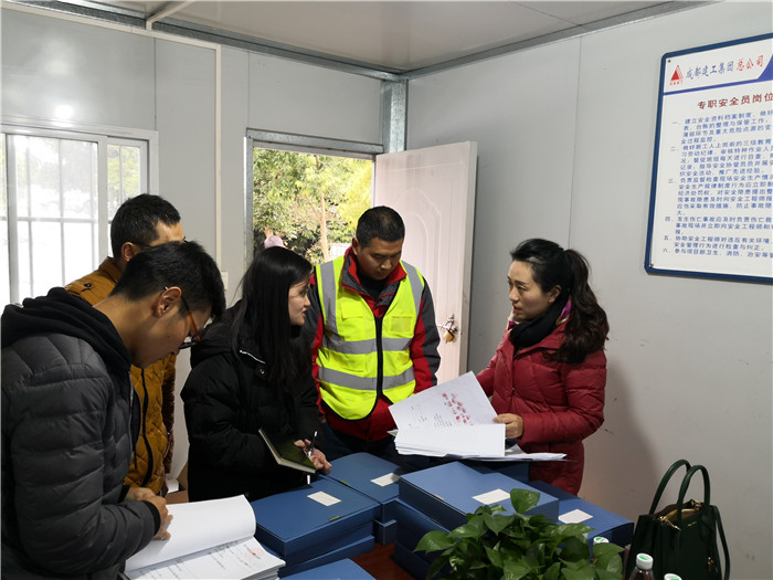 3公司督查组检查龙泉山城市森林公园旅游环线项目现场安全_副本