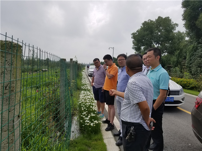 1-天府源公司一行在基地现场查看受灾情况_副本