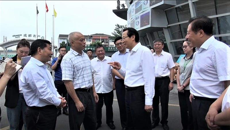 2    农业农村部党组书记、部长韩长赋调研成都农产品中心批发市场保供工作