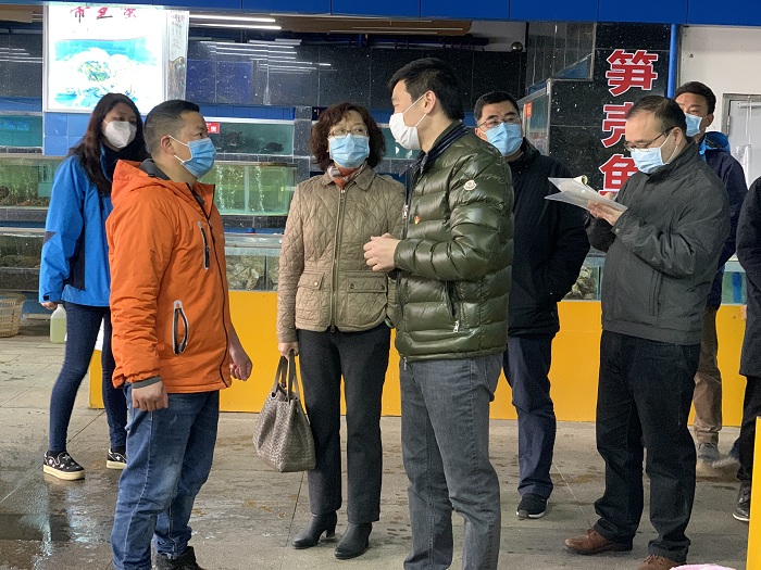 商务部驻成都特派员付艳赴成都农产品中心批发市场调研防疫保供工作（无图报） (2)
