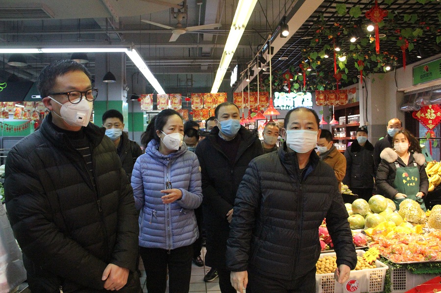 简报  2020年第22期 刘欣到益民菜市中铁西城店检查节日保供稳价及疫情防控情况
