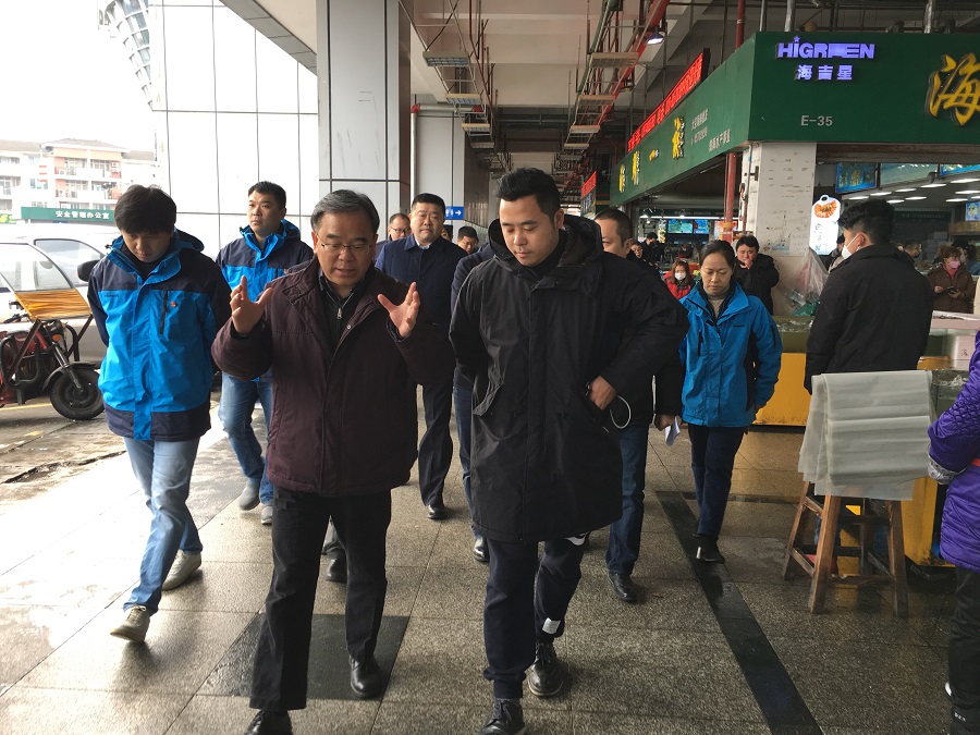 市政协副主席、双流区委书记韩轶调研成都农产品中心批发市场 (1)
