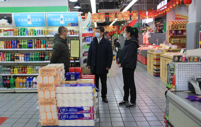 宋辉到益民菜市中铁西城店调研督导疫情防控和保障民生服务情况