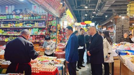 成都市市委副书记、市文明委常务副主任陈彦夫督察益民菜市长顺街店