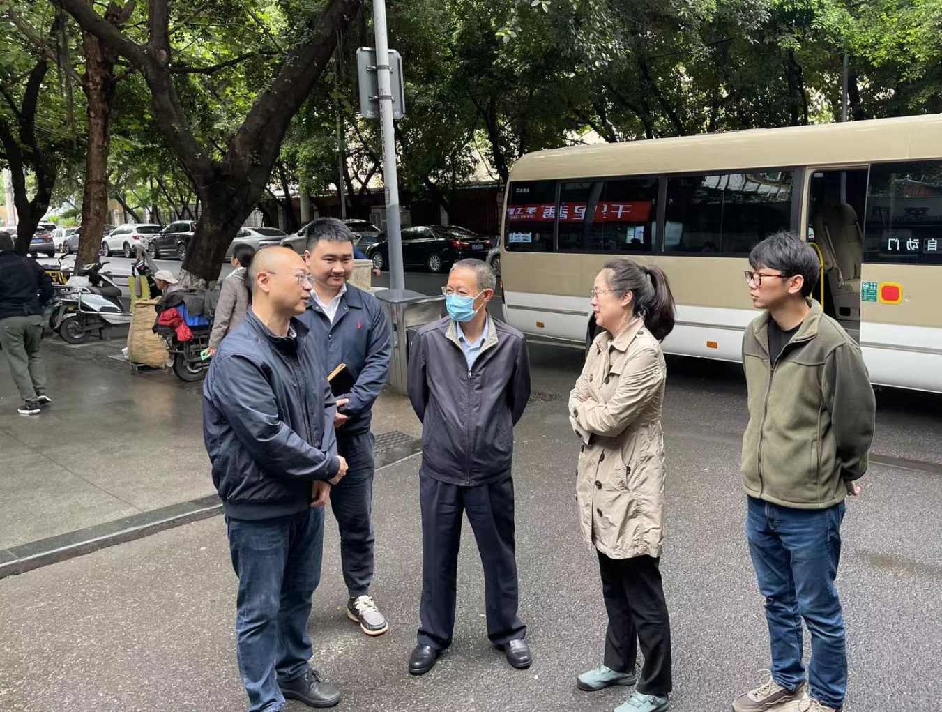 20230511成都市人大农业农村委主任委员张孝军到益民菜市十街坊店调研