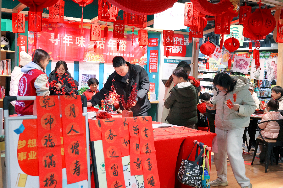 益民集团联合益民菜市及属地社区开展“寻年味话年俗”迎新活动2